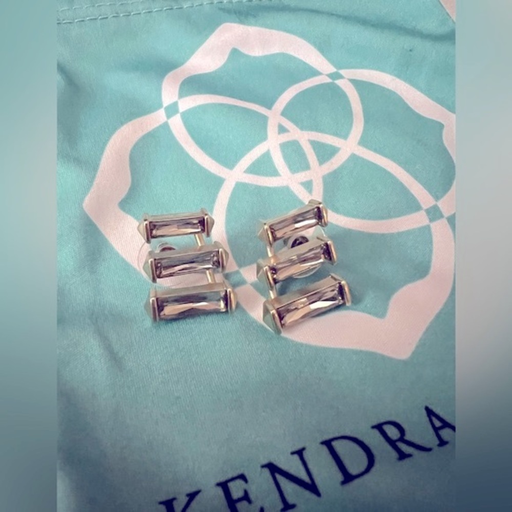 Kendra Scott || Silver Stud Accent Earrings ✨